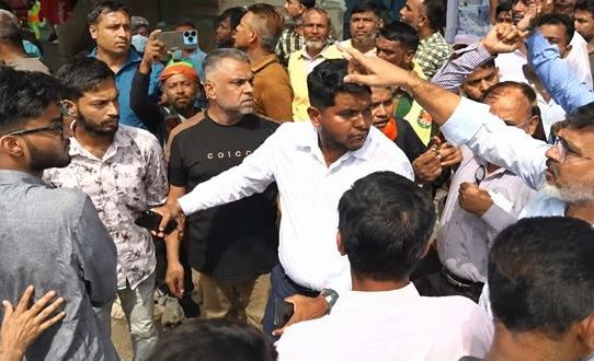 হামলার শিকার ডিএনসিসি প্রশাসক ও এমপি