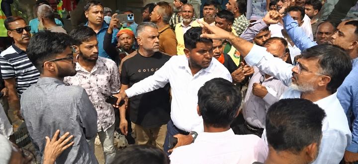 হামলার শিকার ডিএনসিসি প্রশাসক ও এমপি