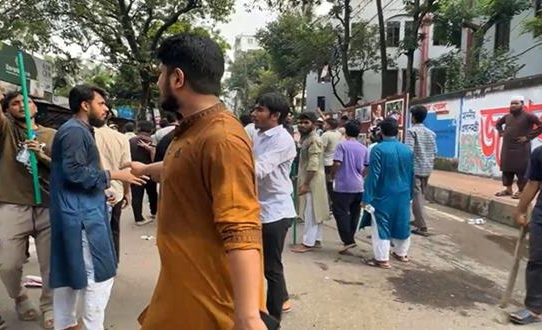 বিভিন্ন ক্যাম্পাসে ছাত্রদল-ছাত্রশিবির সংঘর্ষ, আহত ৫০