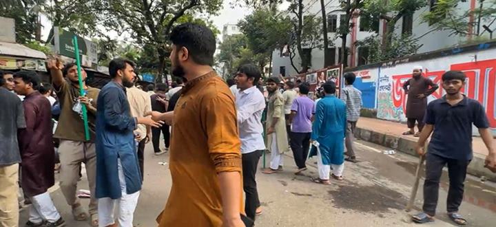 বিভিন্ন ক্যাম্পাসে ছাত্রদল-ছাত্রশিবির সংঘর্ষ, আহত ৫০