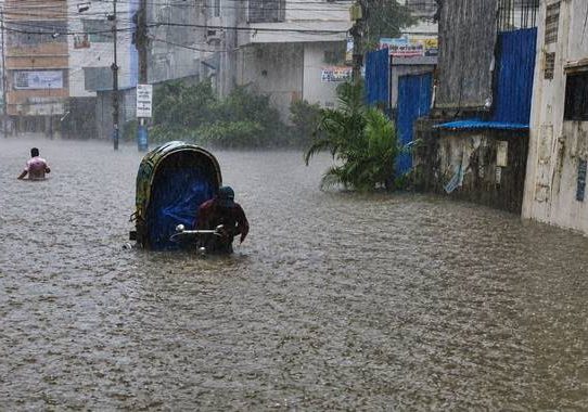 টানা বৃষ্টিতে চট্টগ্রাম নগরীতে জলাবদ্ধতা