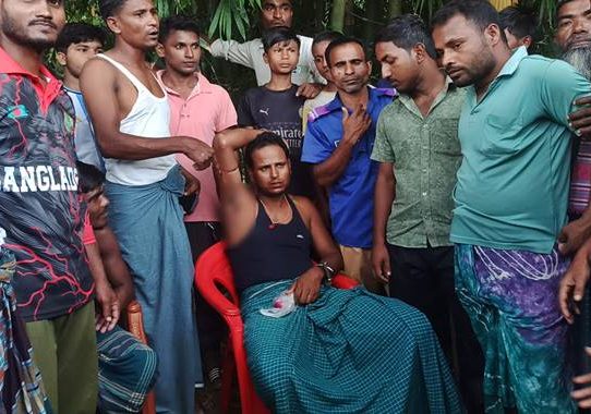 বাংলাদেশি আটকের ঘটনায় ভারতীয়কে ধরলেন স্থানীয়রা