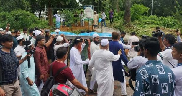চিরনিদ্রায় শায়িত অপ্রতিম