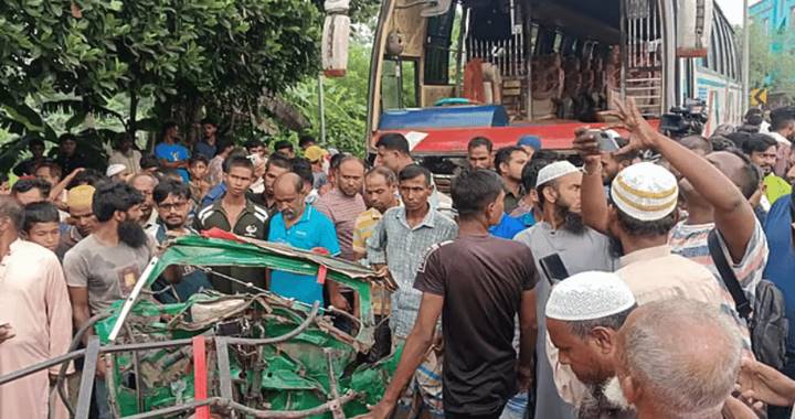 ময়মনসিংহে বাসচাপায় অটোরিকশার ৭ যাত্রী নিহত