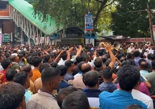 রাজধানীতে ব্যাটারিচালিত অটোরিকশা চালকদের বিক্ষোভ