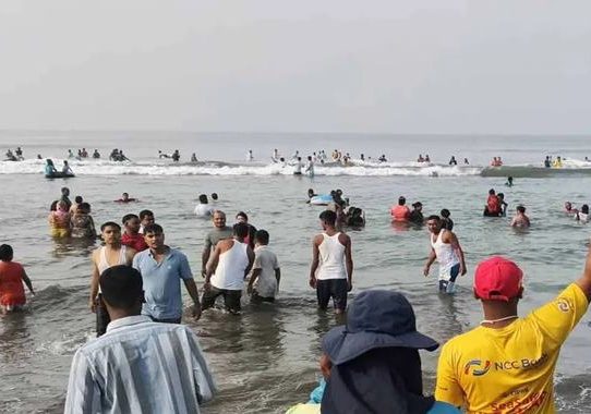 কক্সবাজার সৈকতে গোসলে নেমে ৩ পর্যটকের মৃত্যু